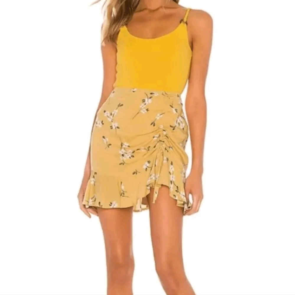 NWT REVOLVE Minkpink Butter Yellow Floral Printed Maggie Ruched Mini Skirt